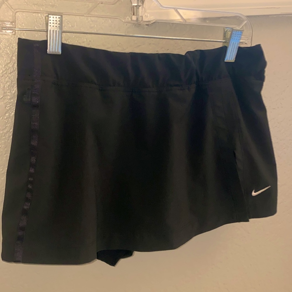 nike skort size 2 in great condition has two pockets